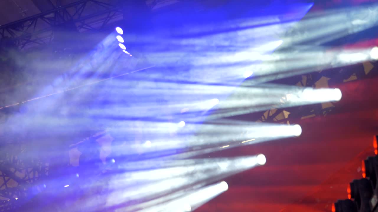 Rafter Spotlights Swaying