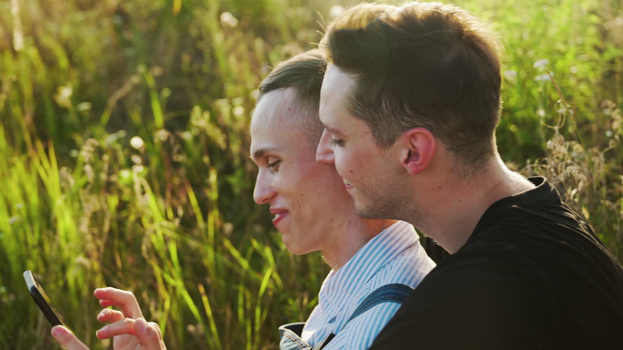 로맨틱한 데이트를 하는 커플