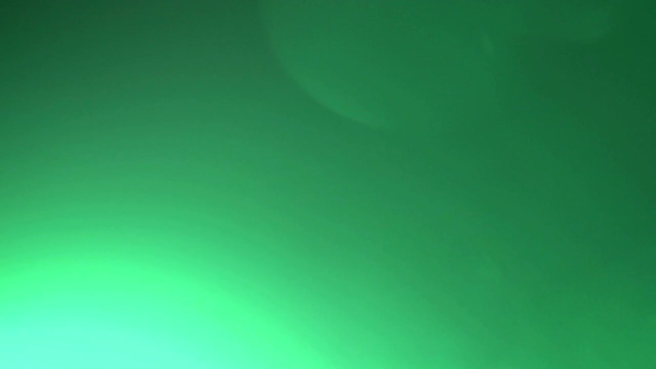 Abstrakt grønne lyslækager og linseflare-overlay
