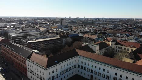 parada de la universidad de munich en el centro de la ciudad