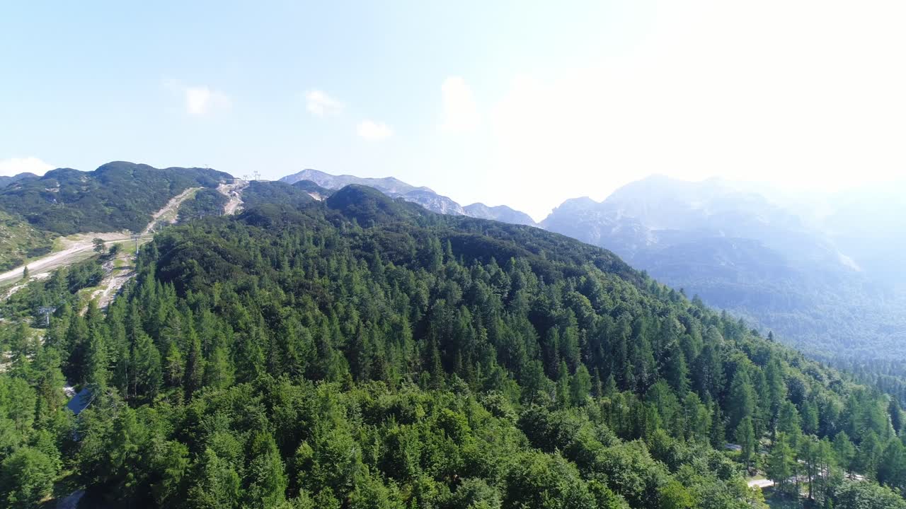 伏格爾山滑雪場,阿爾卑斯山森林綠色特里格拉夫國家公園,斯洛文尼亞,波希尼,歐洲旅遊和旅遊目的地