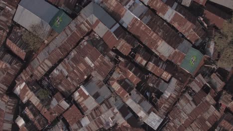 Rooftops-of-slums-or-urban-settlement-in-Kibera,-Nairobi