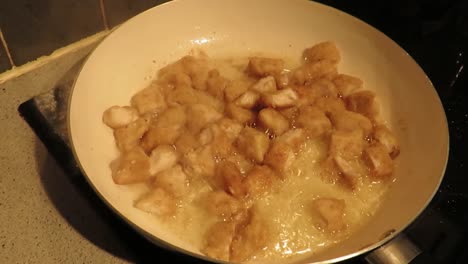 timelapse of cooking stir fry chicken in a frying pan