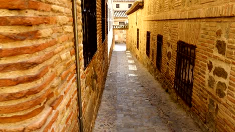 calles de toledo, españa. disparos en el movimiento.