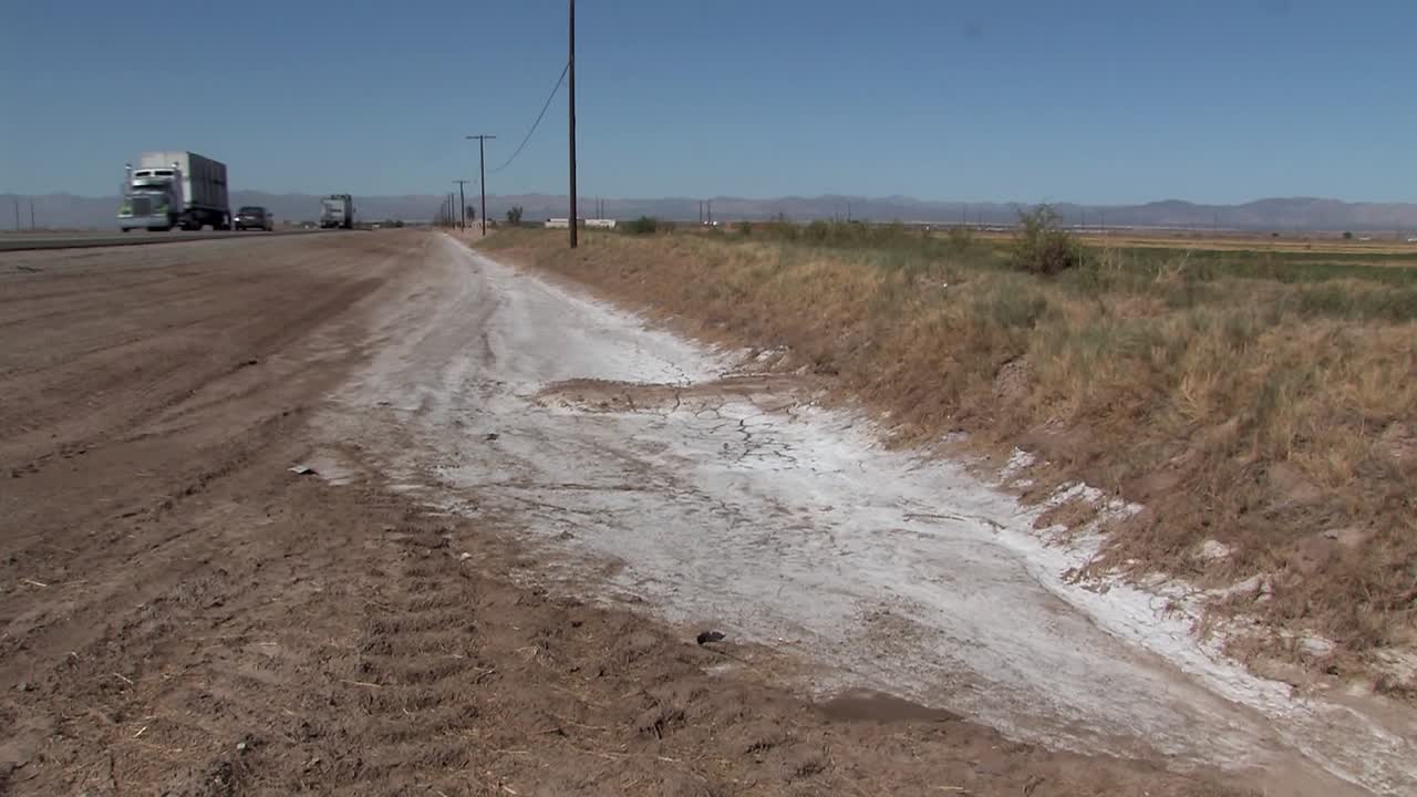 salinidad de las tierras secas en el sur de california debido al calor cerca del mar salton