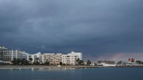 playa de ibiza oscura