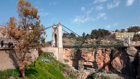 découvrez les joyaux cachés de constantine à travers des images captivantes de ses ponts emblématiques