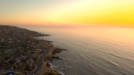 acantilados al atardecer en point loma, san diego, california