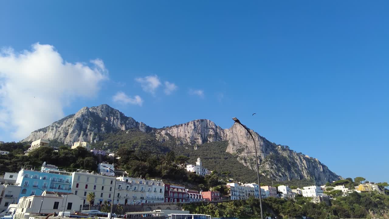 이탈리아  ⁇ 파니아 주 소렌티네 반도 의 여름 에 있는 소렌토 풍경