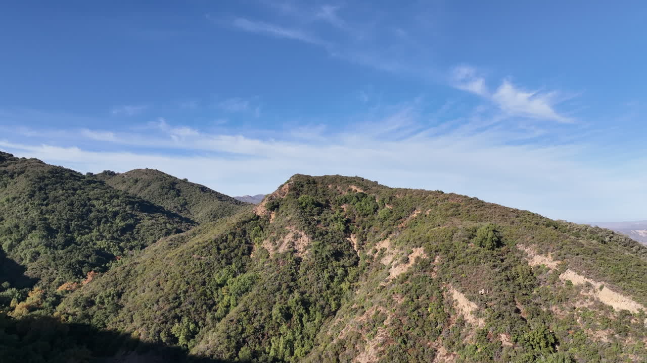 산타바바라, 캘리포니아: 콜드 스프링 캐니언에서 드론 영상
