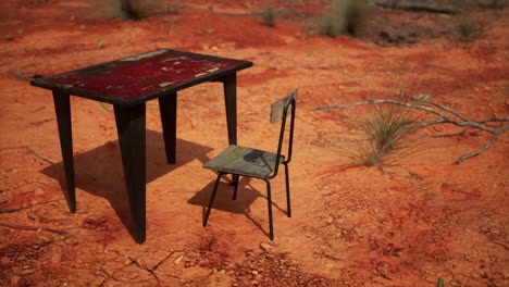 Vieja-Mesa-De-Metal-Oxidado-En-El-Desierto