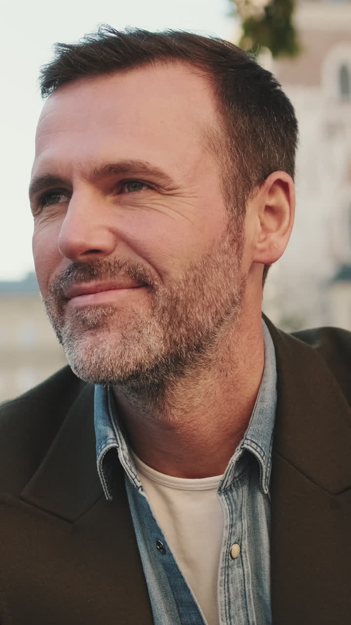 Ritratto di un uomo di mezza età con la barba