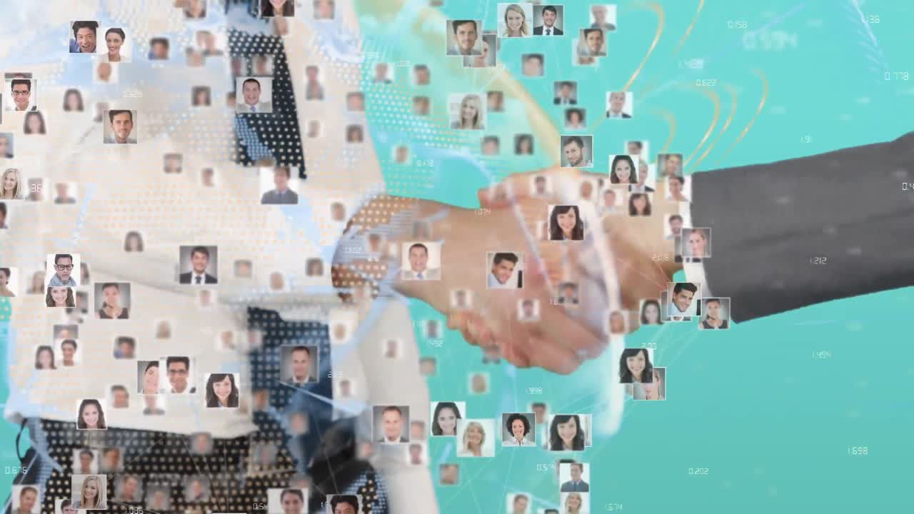 globo de iconos de perfil de negocios sobre la sección media de un hombre de negocios y una mujer de negocios que se dan la mano