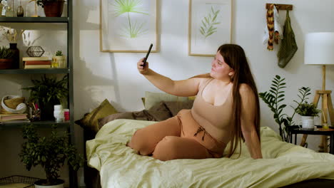 Young-woman-using-smartphone-in-the-morning