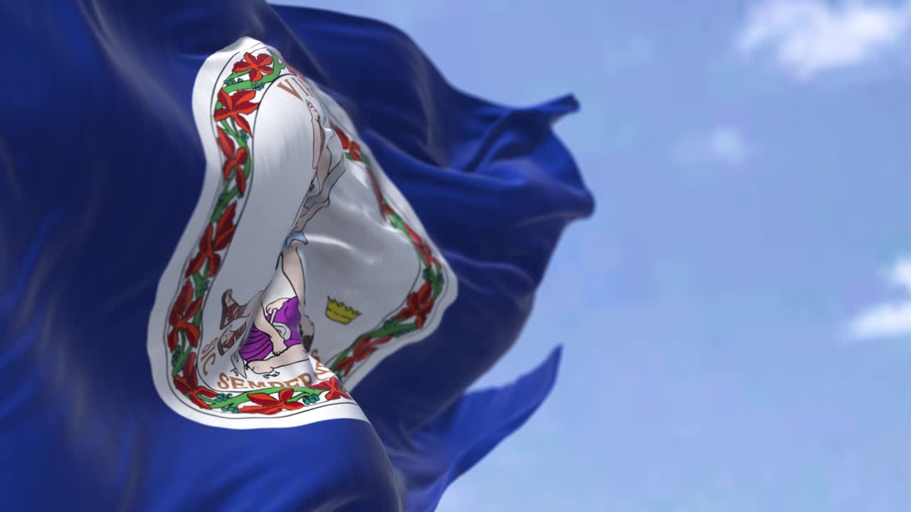 버지니아의 미국 국기가 바람에 흔들리고 있다.