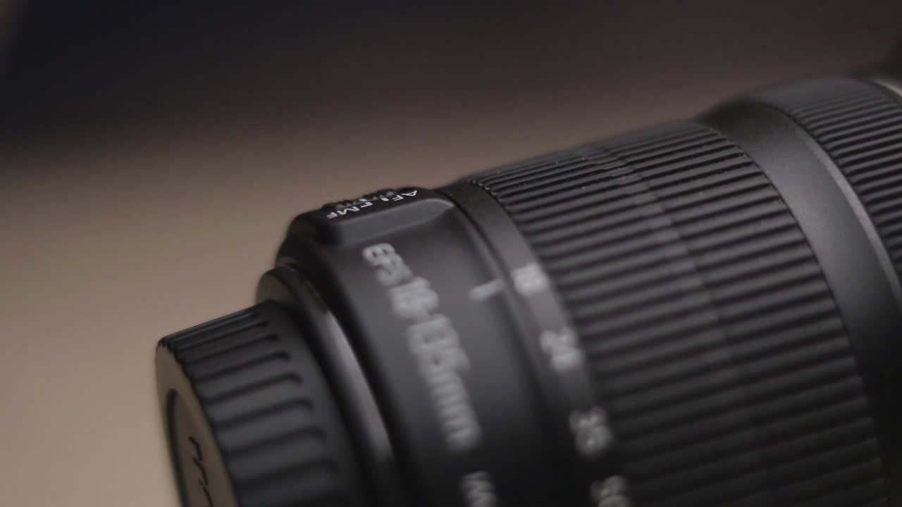 toma de carro de la lente canon 18-135mm f3.5-5.6