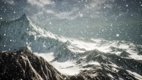 Heavy-snowing,-focused-on-the-snowflakes,-mountains-in-the-background