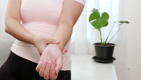 Women-doing-hands-stretching-and-exercising-to-protect-office-syndrome-and-hand-arthritis-after-work-at-home-office-day