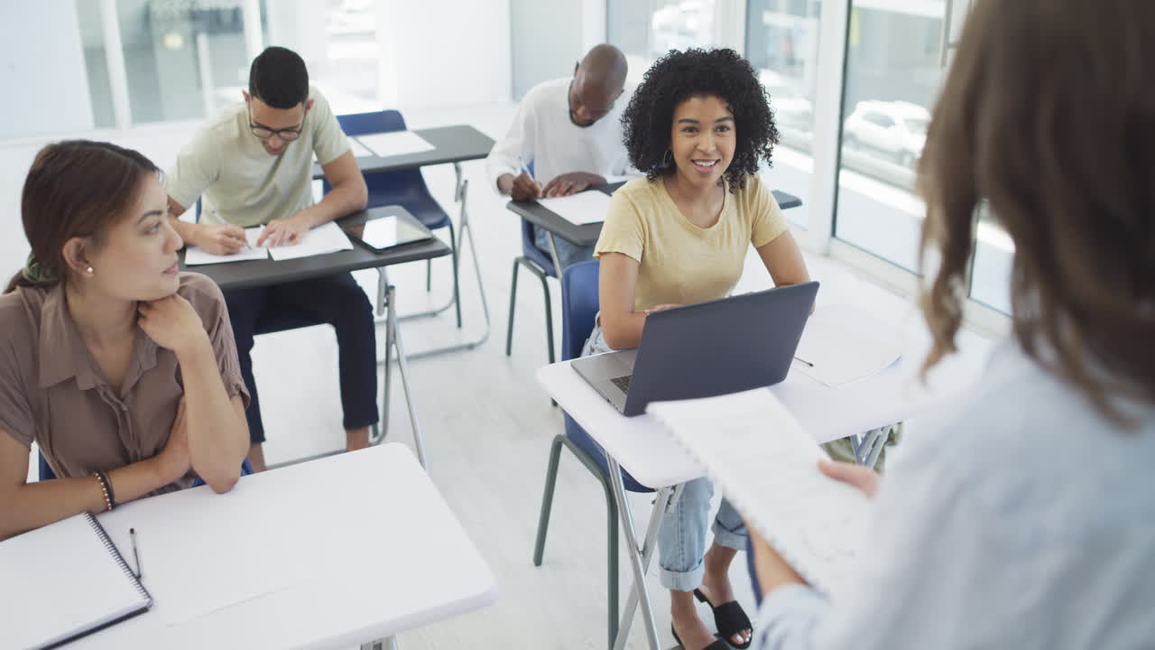 estudiantes en un aula