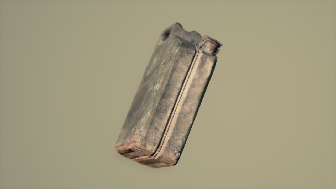 viejo depósito de combustible oxidado del ejército