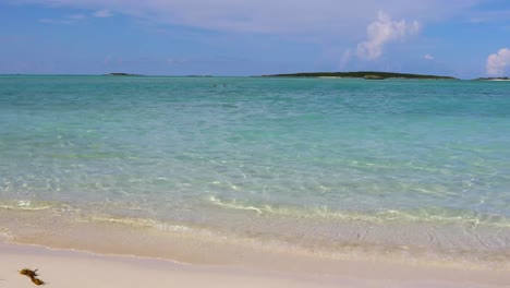 imágenes estáticas de la playa de cocoplum en exuma en las bahamas
