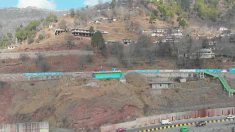 Vista-Aérea-De-La-Autopista-En-Muzaffarabad-En-Pakistán