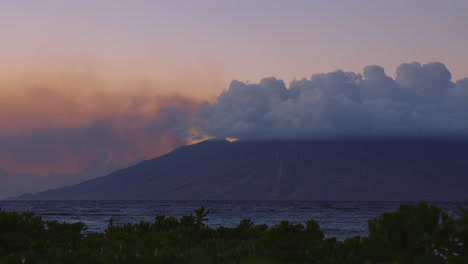 Cloudscape-Over-Mountains-On-The-Paradise-Beach-In-Wailea,-Maui-County,-Hawaii,-United-States