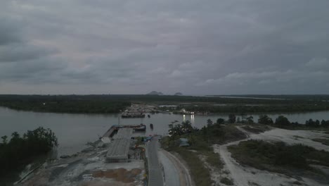vista aérea del puente rambungan de kuching , en construcción 2023