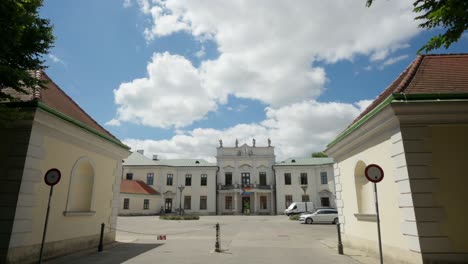 Gateway-of-a-historic-Palace-in-Vienna,-Wedding-Location