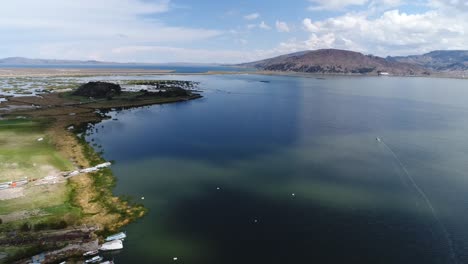 Slow-drone-movement-in-the-city-of-Puno-over-Titicaca-lake,-Peru