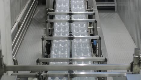 modern strapping and transporting machine for packaging line at beverage plant