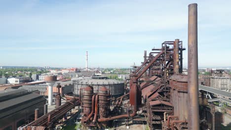 Vista-Aérea-De-La-Antigua-Zona-Industrial-De-Dolní-Vítkovice-En-Ostrava.