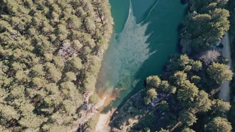 Aerial-view-top-down-view-of-a-frozen-lake-in-La-Barranca,-Sierra-de-Madrid