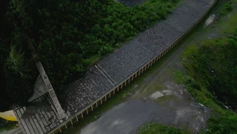 Carretera-Protegida-De-Avalanchas-En-Una-Montaña