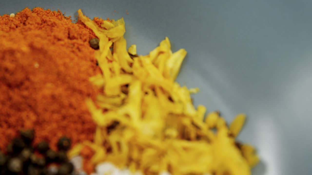 varias especias arregladas 4k