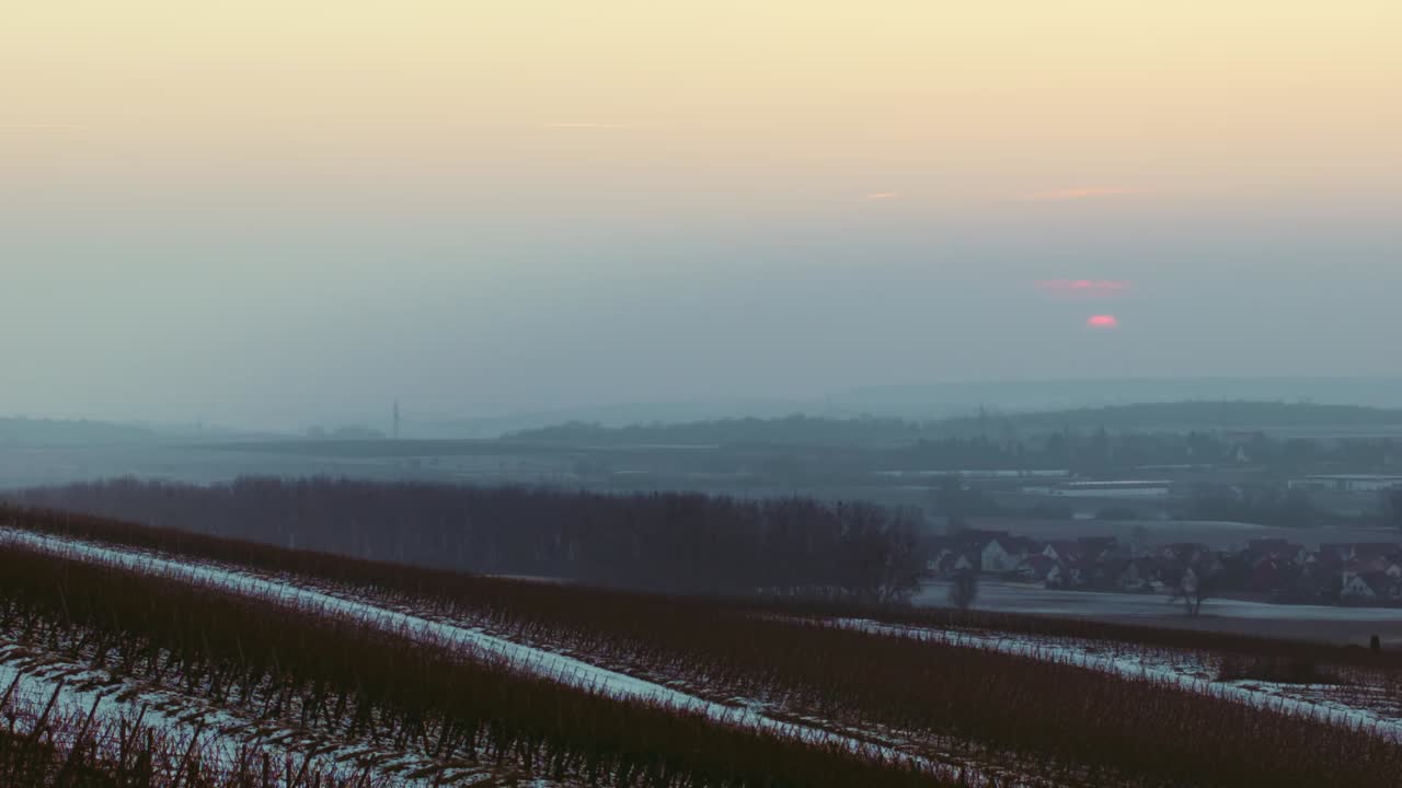 겨울 넓은 들판의 풍경