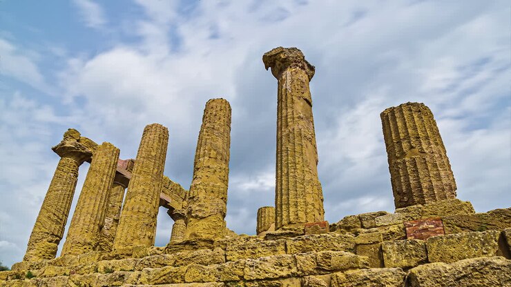 Tempio greco antico in rovina - Tempio di Giunone a Capo Colonna in Calabria, Italia