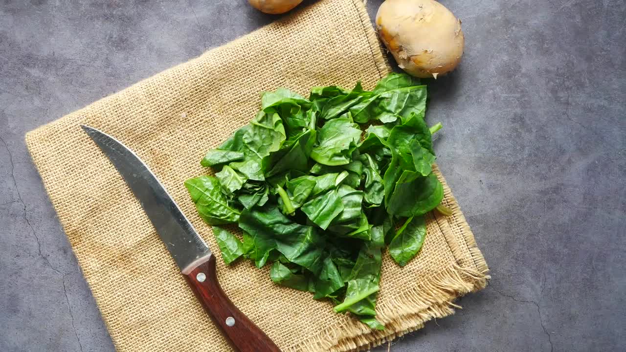 spinaci e patate tritate