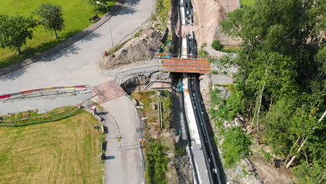 instalación de tuberías de calefacción en la zanja