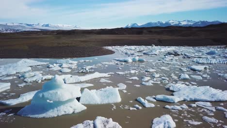 冰川湖的冰山在冰川湖 (fjallsfjord) 冰川湖在冰山湖 (icebergs lagoon) 在冰川河 (fjallasfjord) 的冰川湖中,冰川湖是冰川湖之一,而冰山湖是冰山湖之一