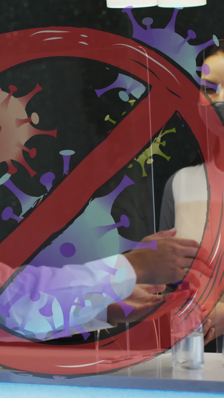 바이러스 아이콘의 애니메이션과 금지 표지판과 얼굴 마스크를 입은 두 인종의 남성 리셉시니스트