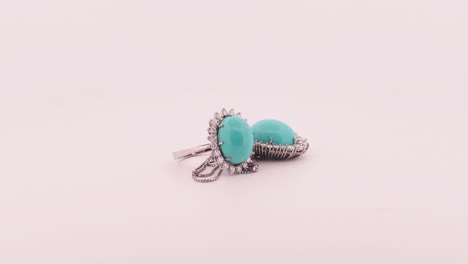 Old-jewelry-set-with-turquoise-gemstones