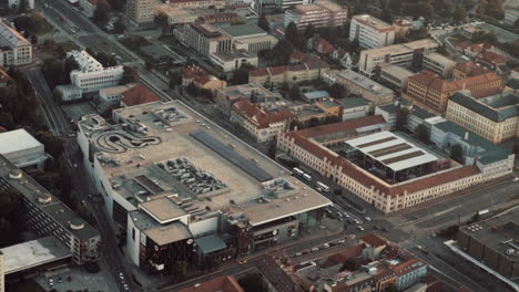 Vista-Aérea-De-La-Intersección-Principal-De-La-Ciudad-De-Nitra-Al-Atardecer