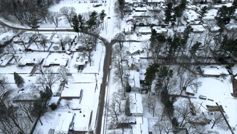 Tracking-shot-that-follows-traffic-toward-the-beach-shore-of-Michigan