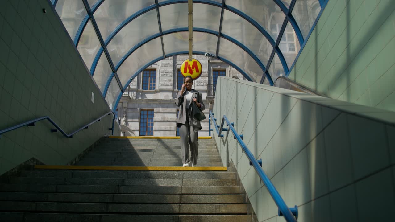 지하철역에서 사업가