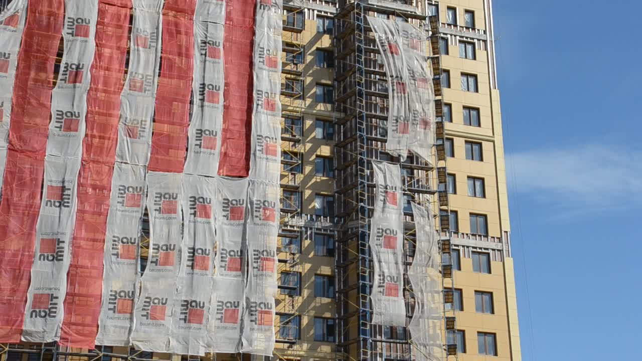 Costruzione di un complesso polifunzionale ufficio-hotel per Euro 2012 in via Artem. 11 settembre 2011 a Donetsk, Ucraina.