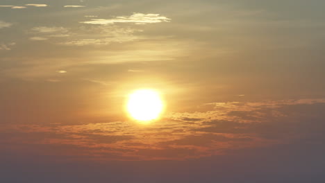 Solo-Aufnahme-Der-Sonne-An-Einem-Wunderschönen-Nachmittag