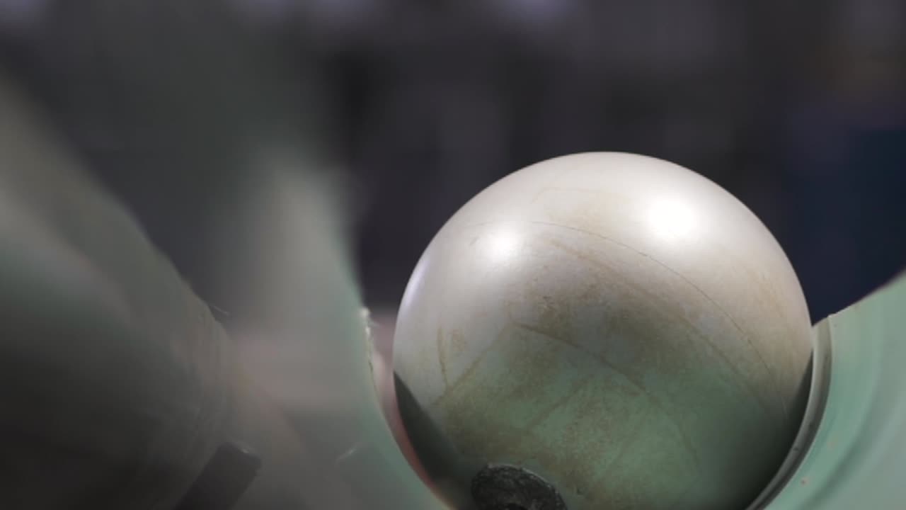 착륙 튜브에서 드볼에서 더 가까운 카메라 뷰와 공장의 다음 단계를 기다리고 있습니다.