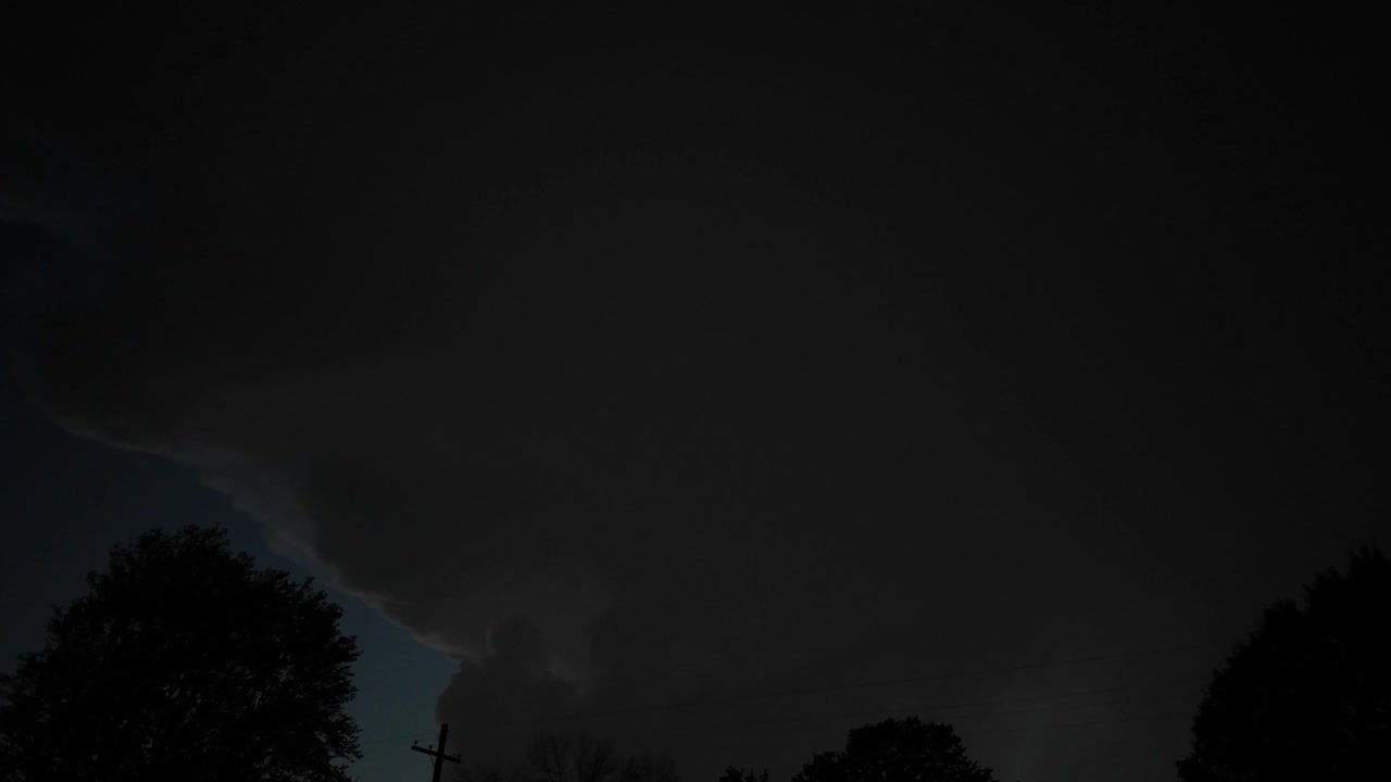 구름에서 구름까지 번개 타격