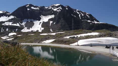 Faszinierende-Landschaft-Von-Nufenen-Pass-Rhone-Schweiz-Touristenort